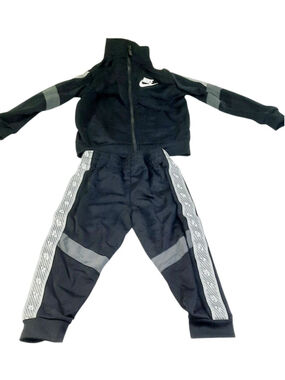 Nike Boys Elevated Trims Tricot sweatsuit Set. Toddlers size 3T Black/Gray